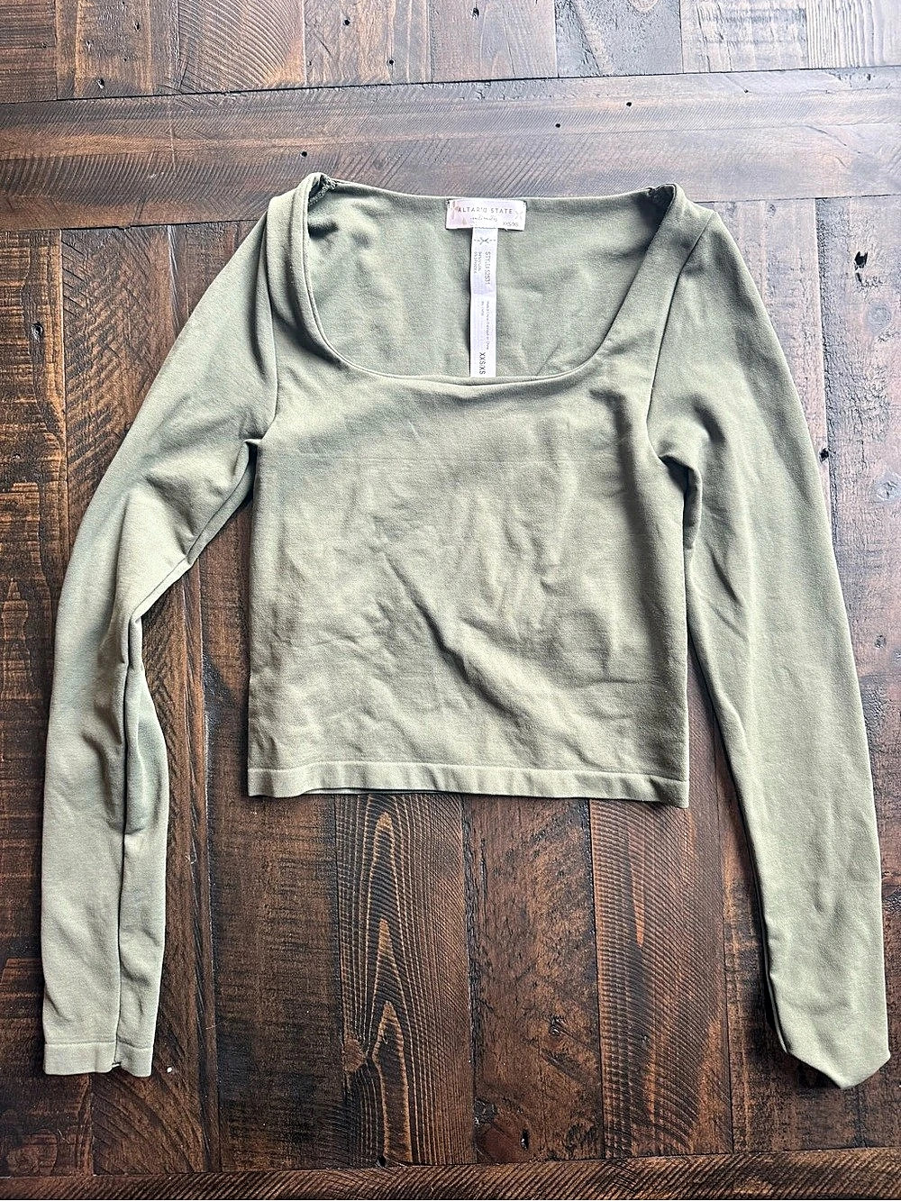 Altar'd State Long Sleeve Scoop Neck in Green Size XXS/XS